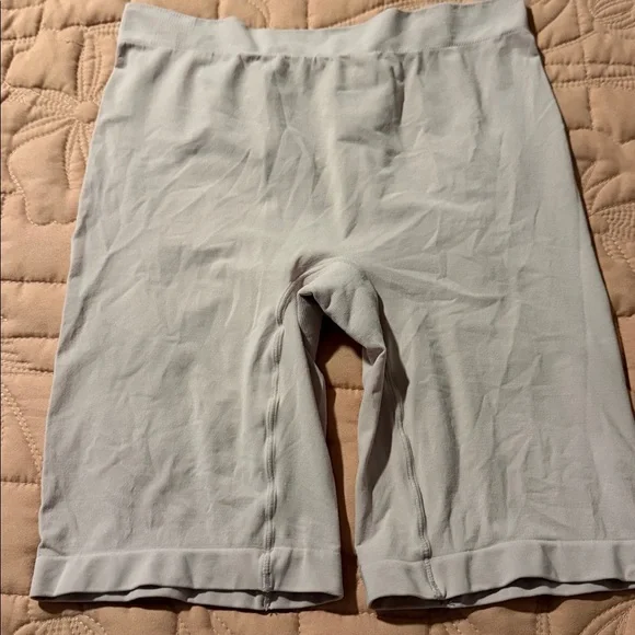 Light pink anti chafe shorts size M/L - Picture 3 of 3